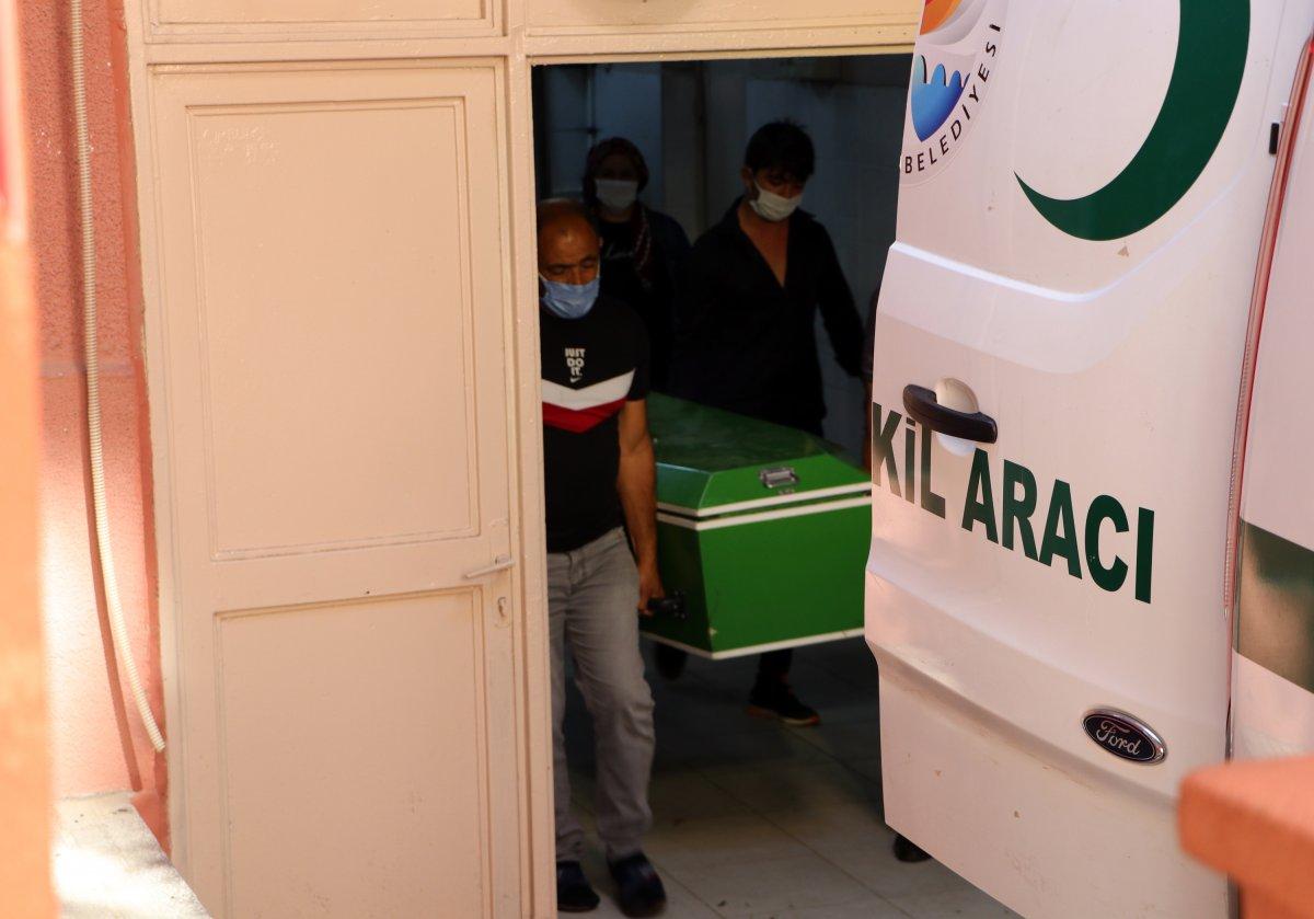 Adana’da öldürülen iki kadının cenazesi ailelerine teslim edildi