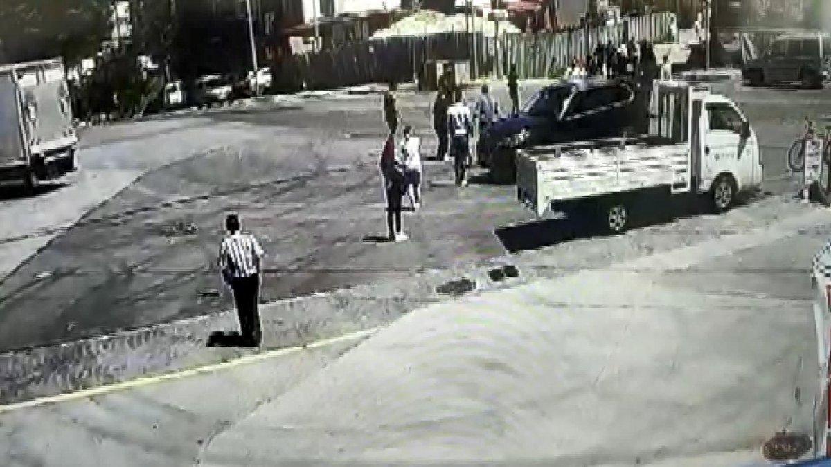 Esenyurt’ta sevgilileri barıştırmak için toplanan gruplar arasında silahlı kavga