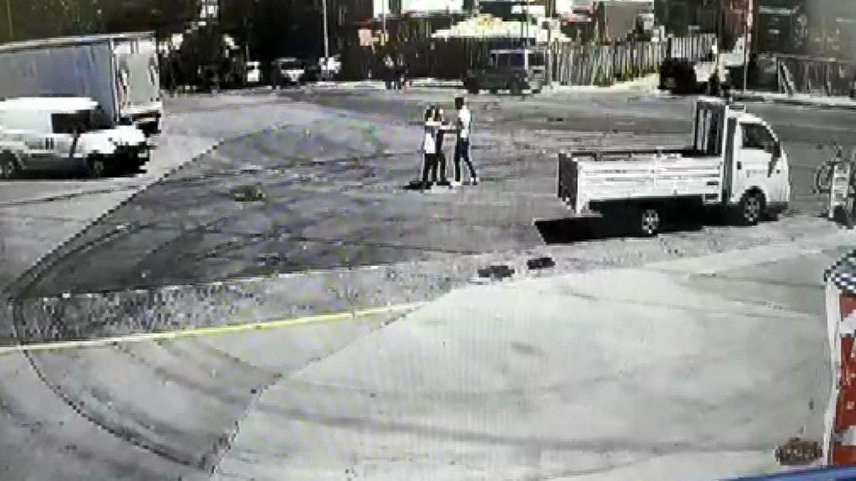 Esenyurt’ta sevgilileri barıştırmak için toplanan gruplar arasında silahlı kavga