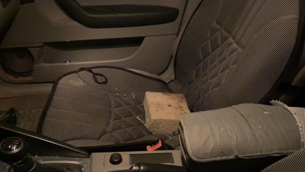 Bursa'da iki gencin kavgasını ayırdı, gece arabası çizildi