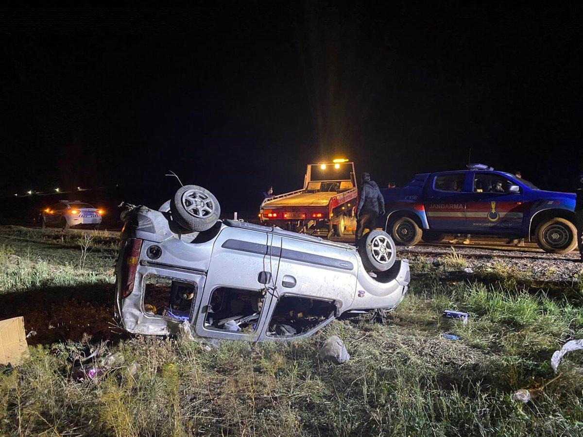 Afyonkarahisar'da tır ile hafif ticari araç çarpıştı: 1 ölü, 5 yaralı