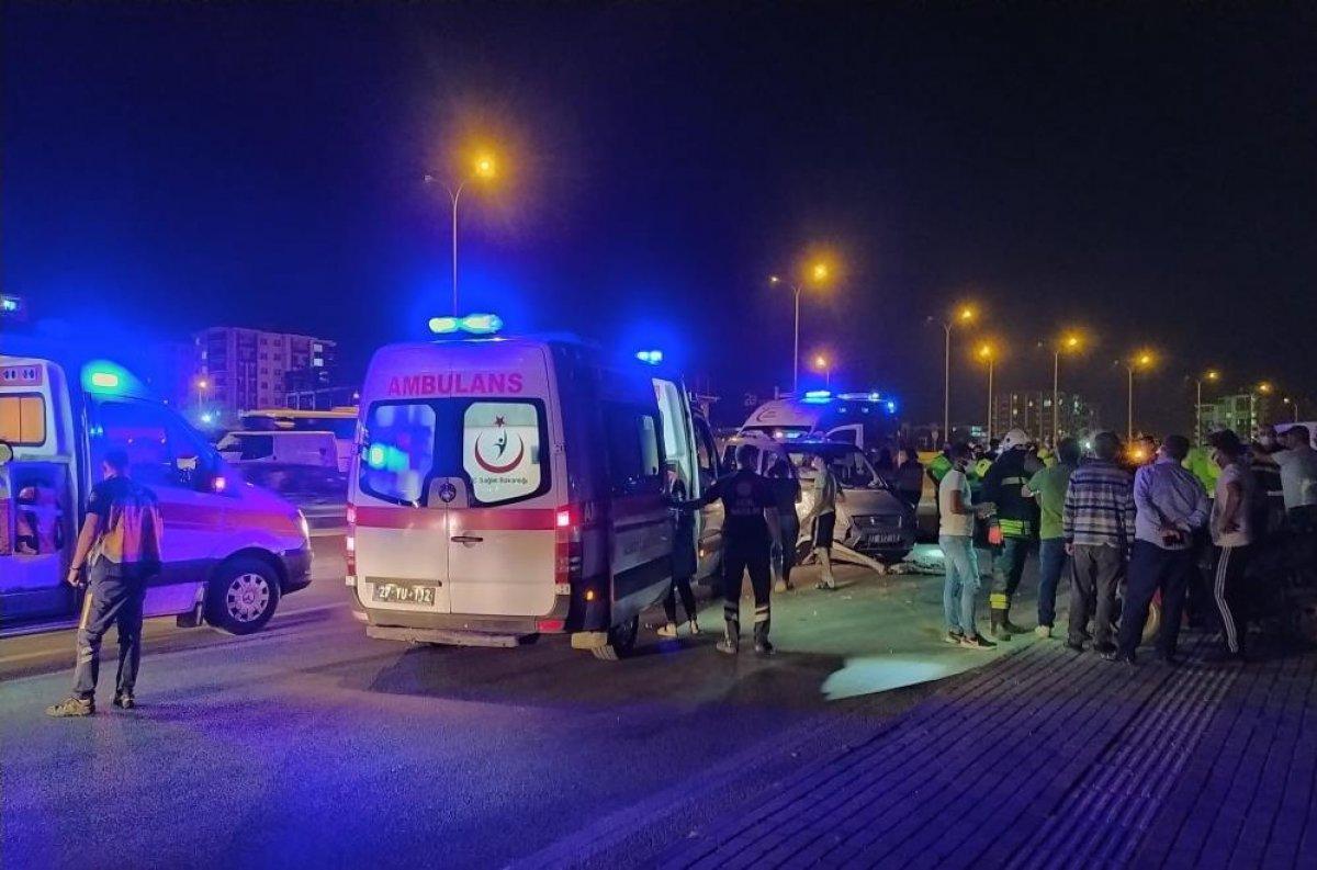 Gaziantep'te iki araç kaza yaptı: 8 yaralı