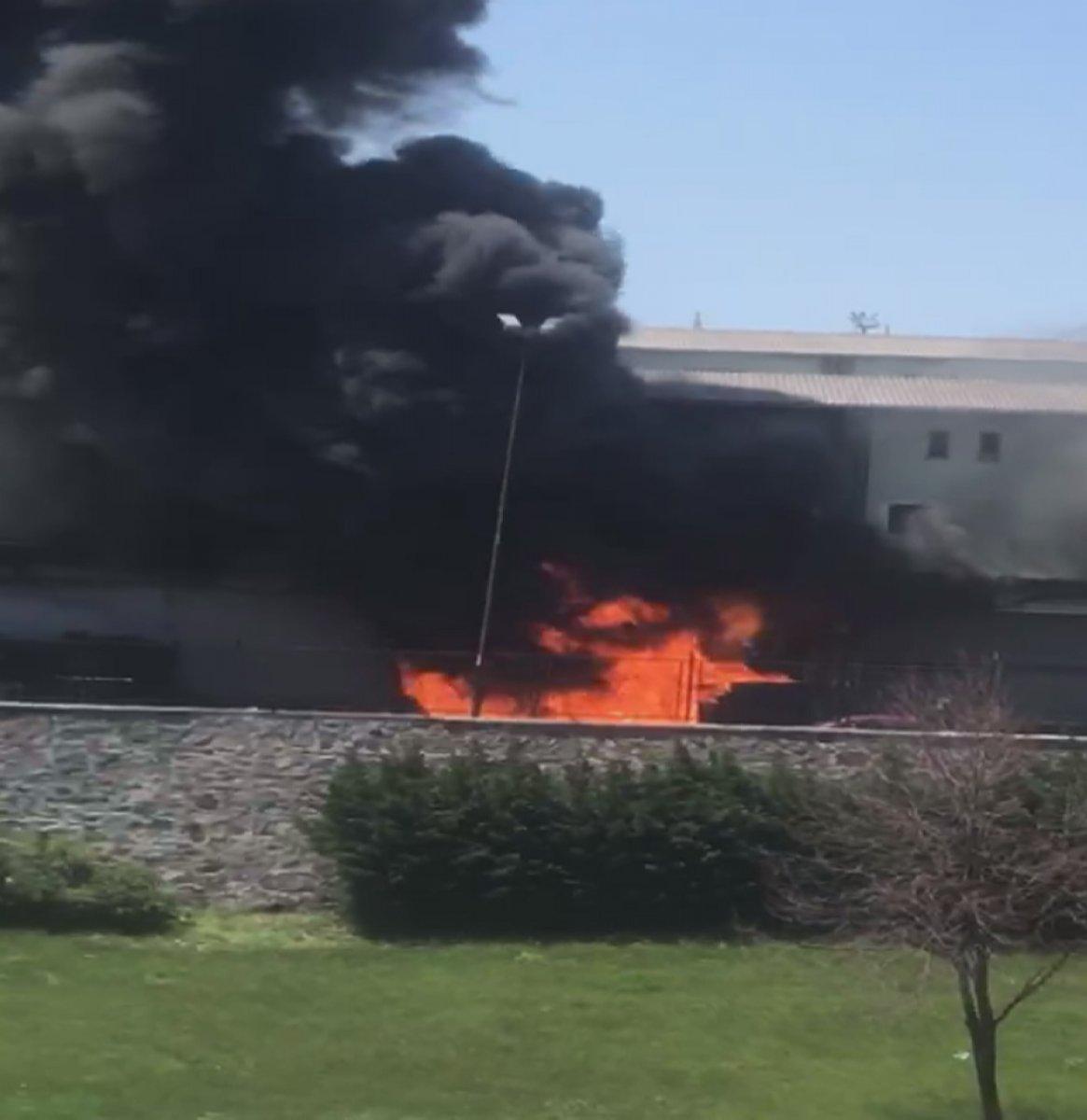 Bayrampaşa halinde yangın