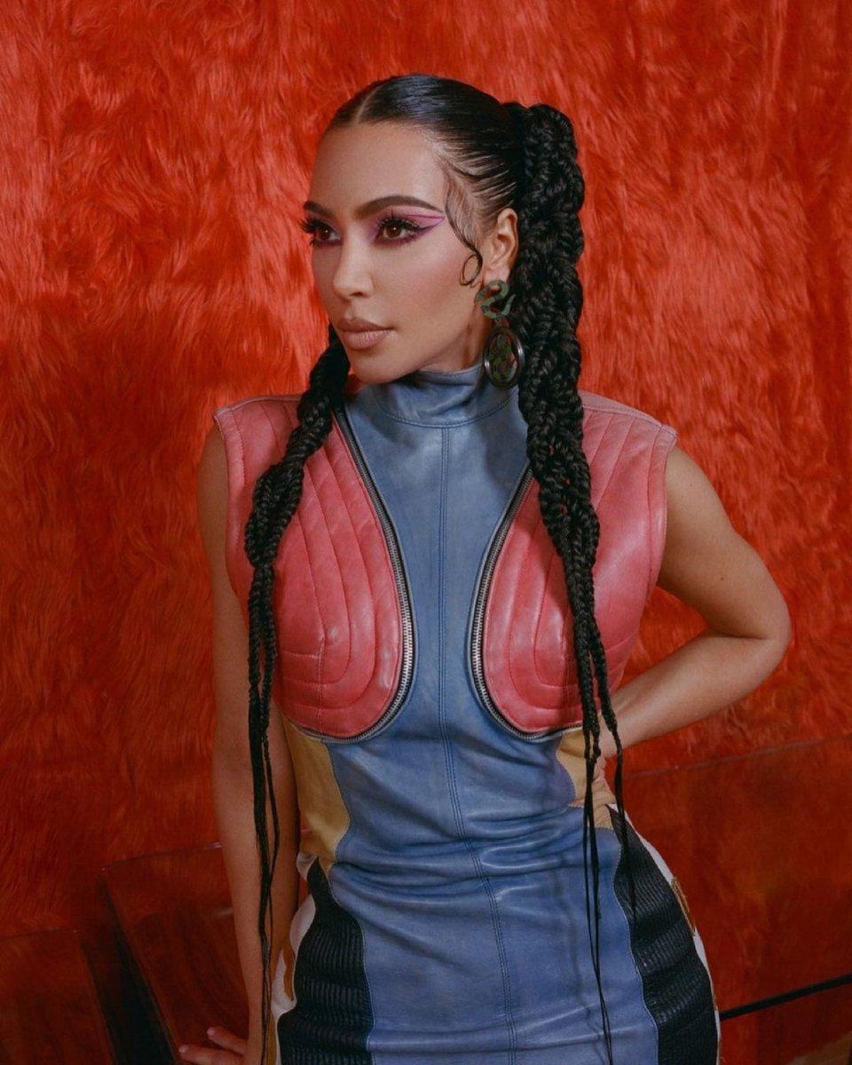 Kim Kardashian'a maaş ödememe suçlaması