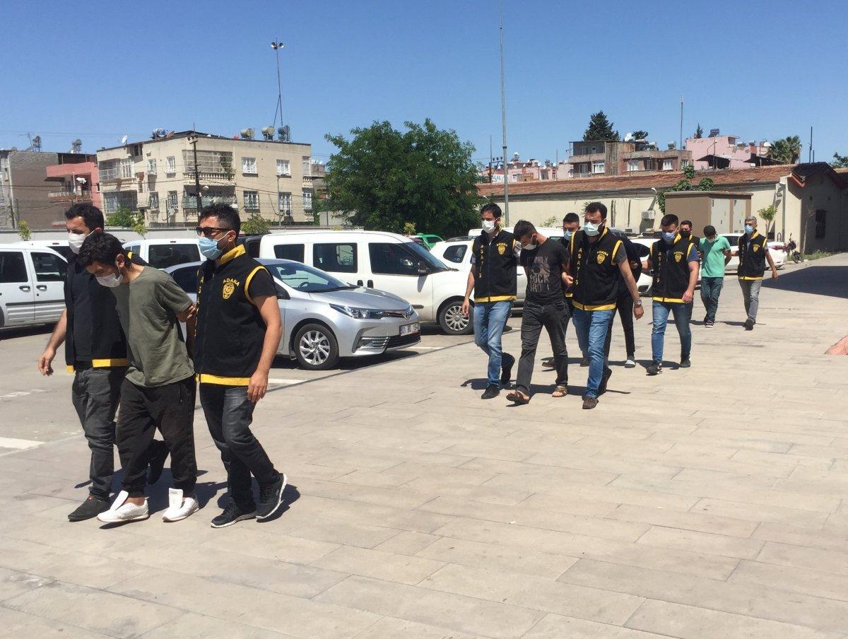 Adana’da hırsızlar önce güvenlik kamerasına, ardından polise yakalandı