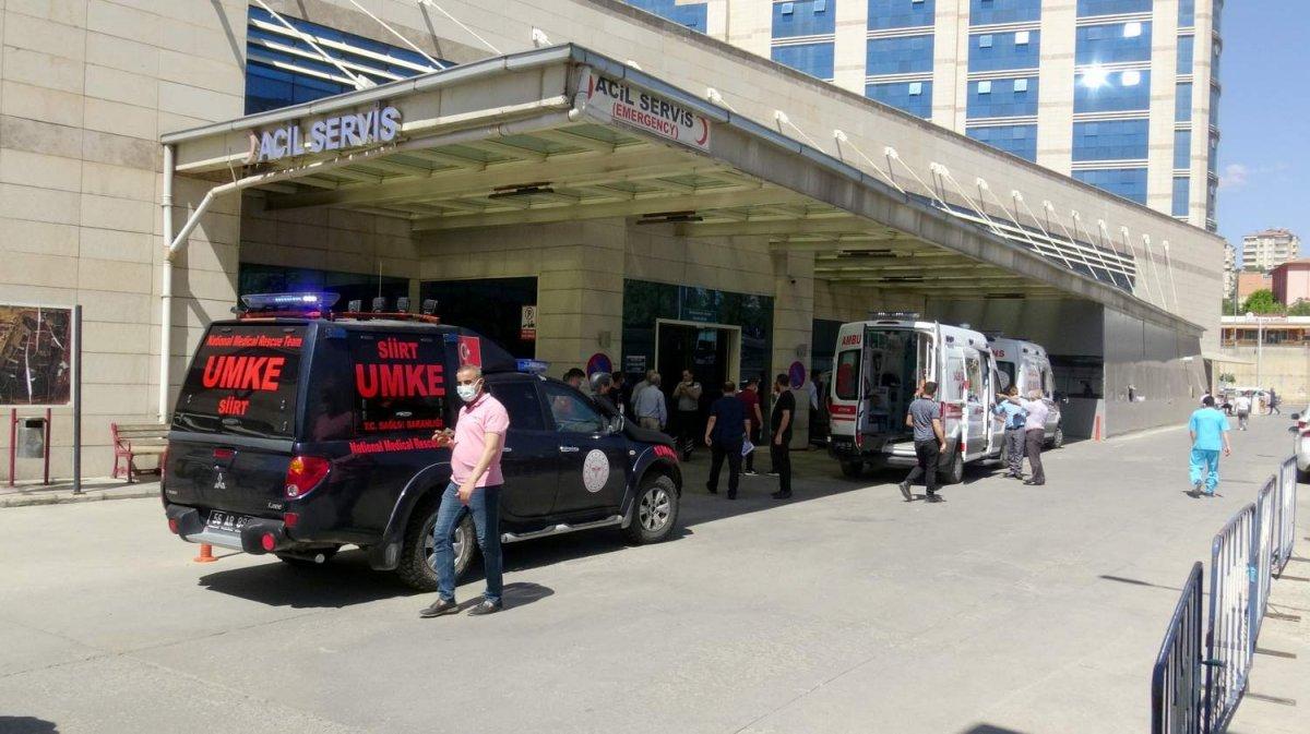 Siirt'te yolcu minibüsü devrildi