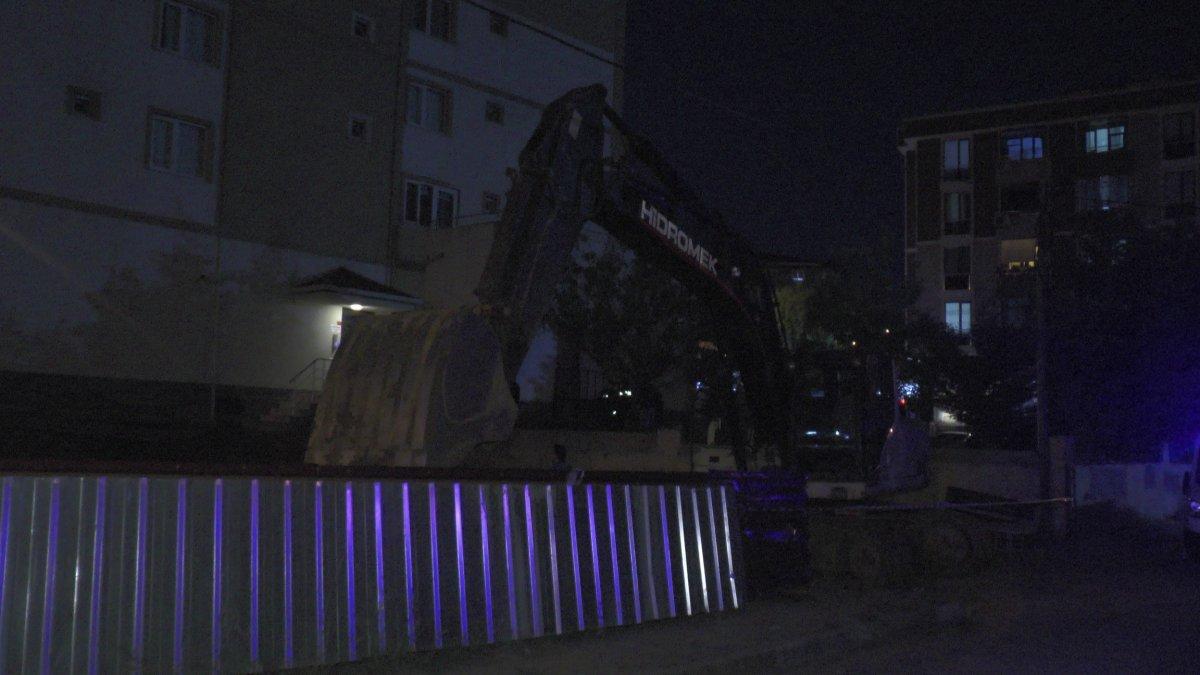 Pendik’te istinat duvarı çöktü