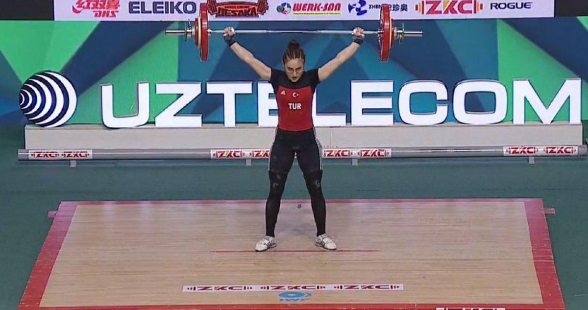 Milli halterci Muhammed Furkan Özbek Dünya Şampiyonu