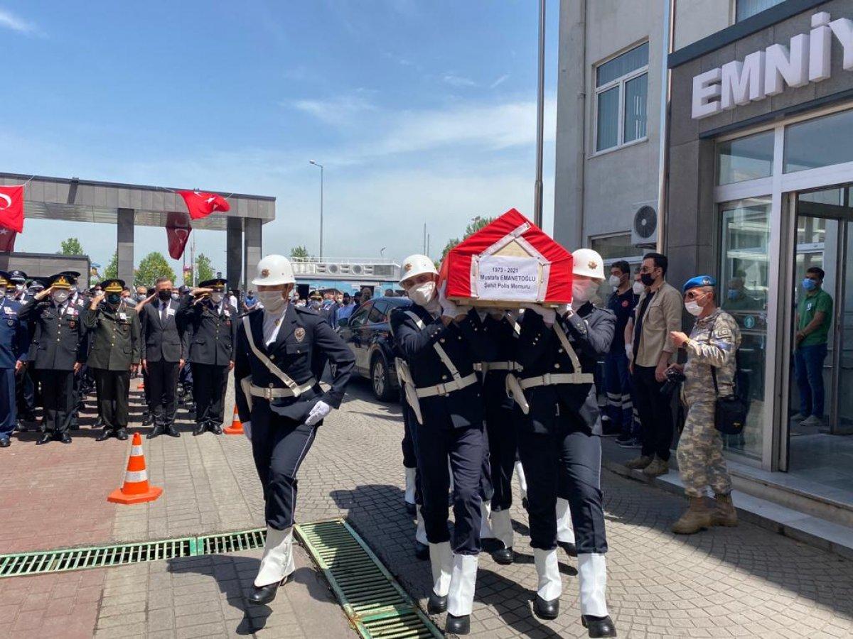 Yalova'da, uygulama noktasında şehit edilen polis için tören