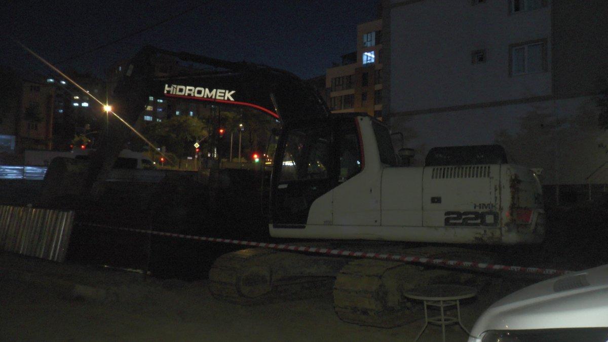 Pendik’te istinat duvarı çöktü