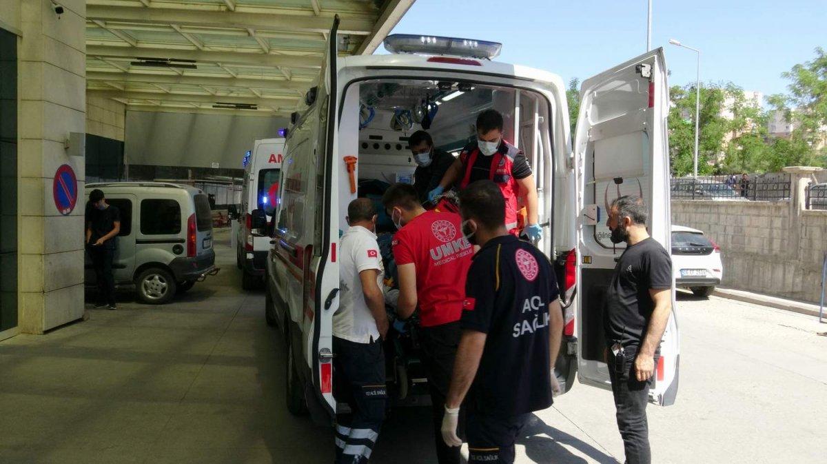 Siirt'te yolcu minibüsü devrildi