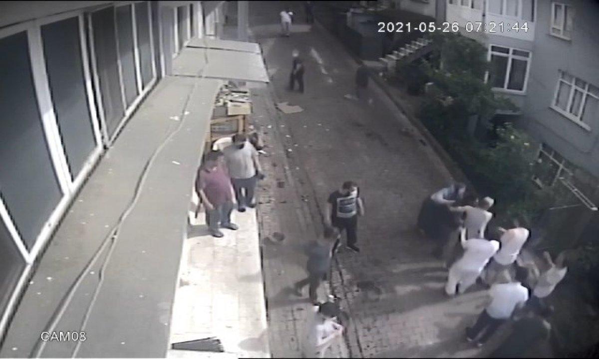 Beşiktaş'ta tır önce araca sonra gecekonduya çarptı