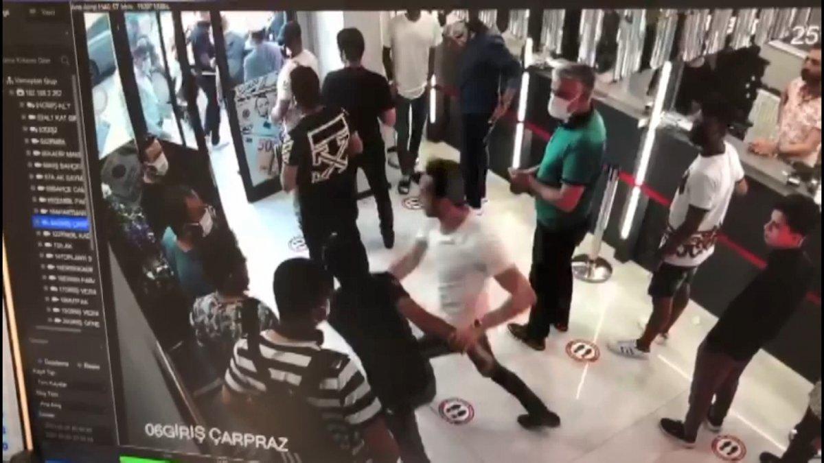 Fatih’te maske takma tartışması, silahlı kavgaya dönüştü