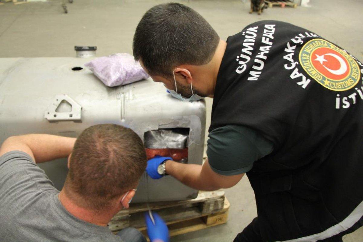 Kapıkule Sınır Kapısı'nda 526 bin uyuşturucu hap ele geçirildi