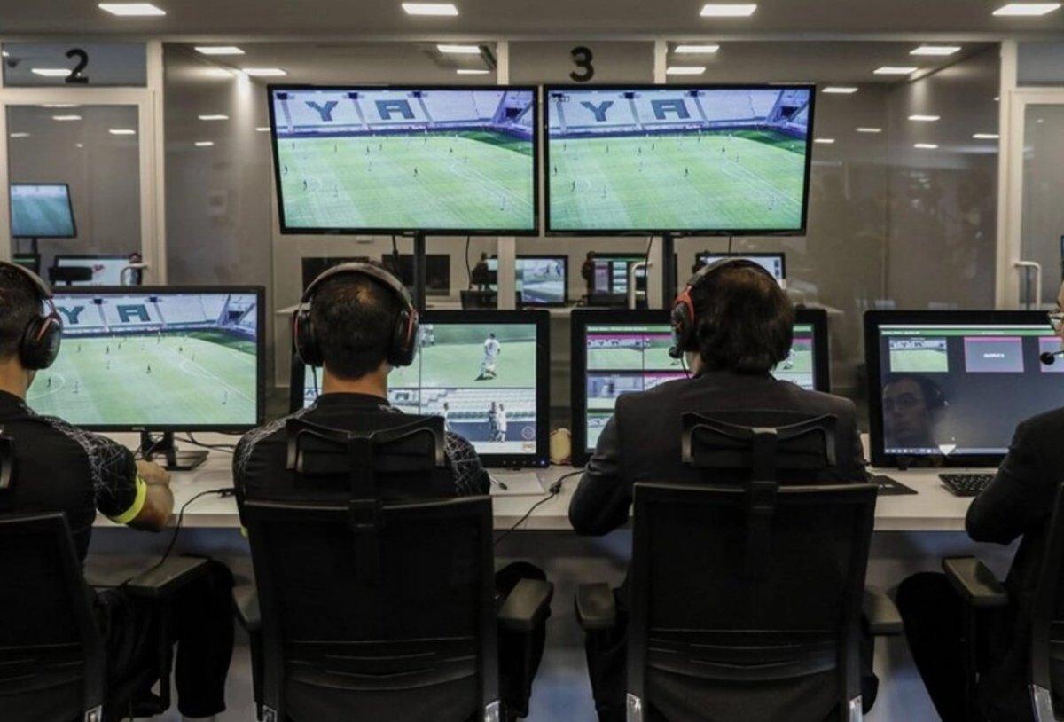 Ahmet Ağaoğlu: VAR, inşallah bir gün yok olur