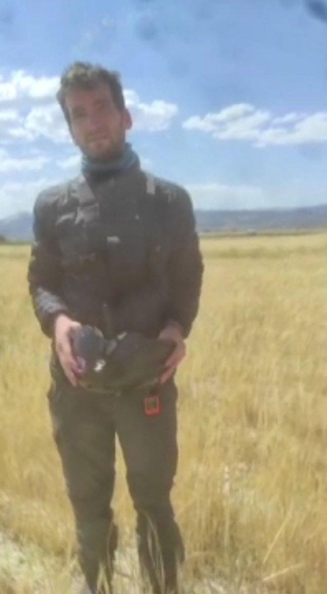 Burdur'da çiftçiyle yamaç paraşütçüsünün güldüren diyaloğu