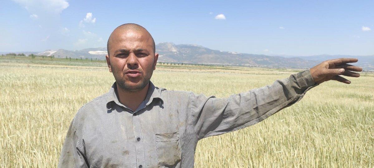 Burdur'da çiftçiyle yamaç paraşütçüsünün güldüren diyaloğu