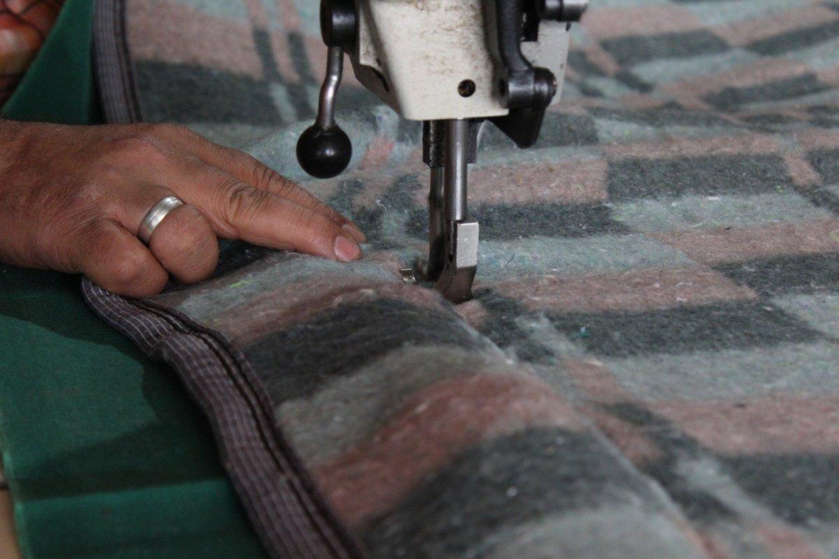 Iğdır'daki kepenek ustası, baba mesleğini yaşatmak istiyor