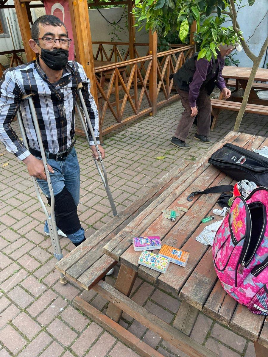 Eyüpsultan’da topallayarak dilendi, karakoldan koşarak çıktı