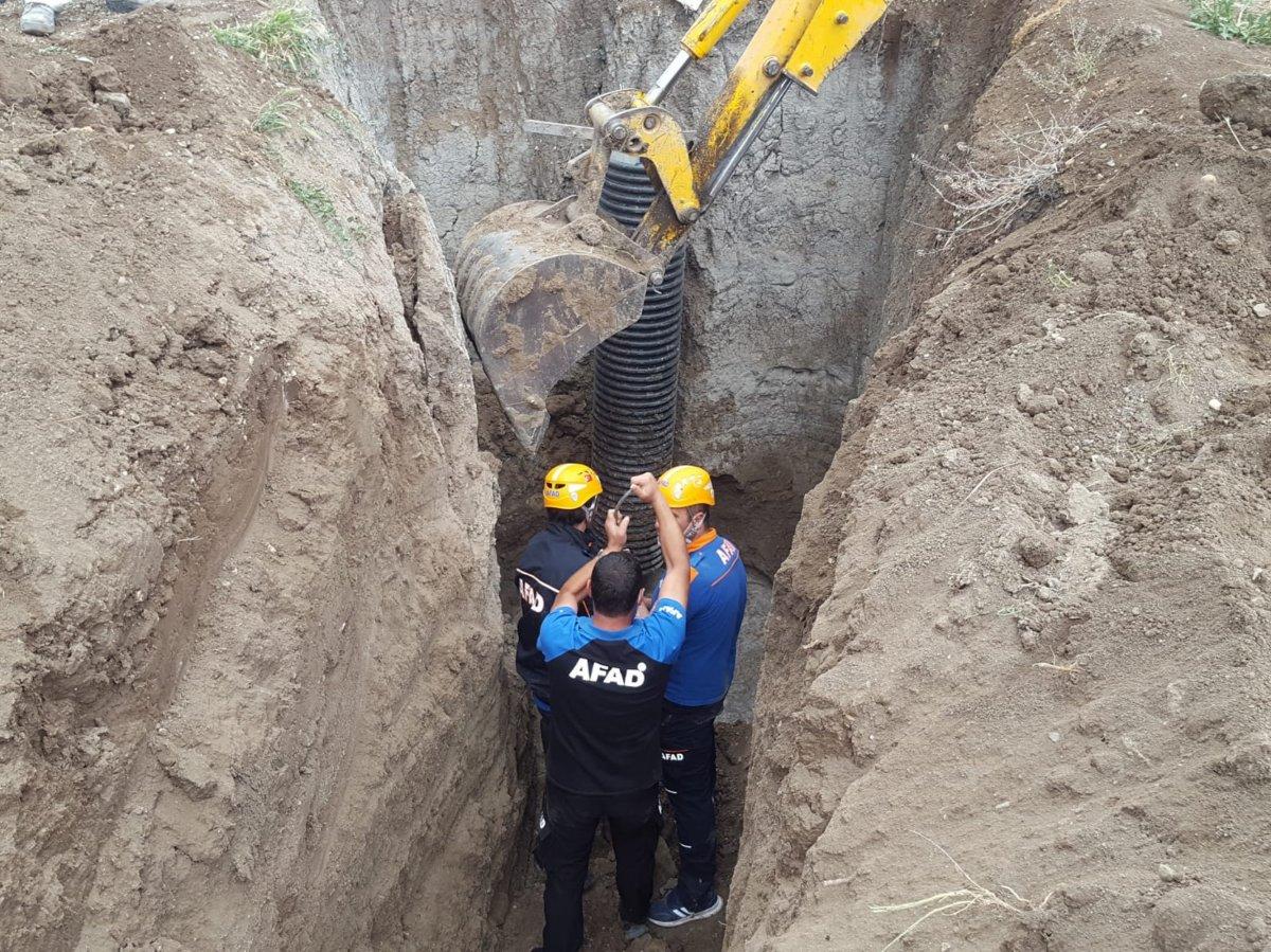 Burdur'da toprak yığınlarının altında kalan yaşlı adam öldü