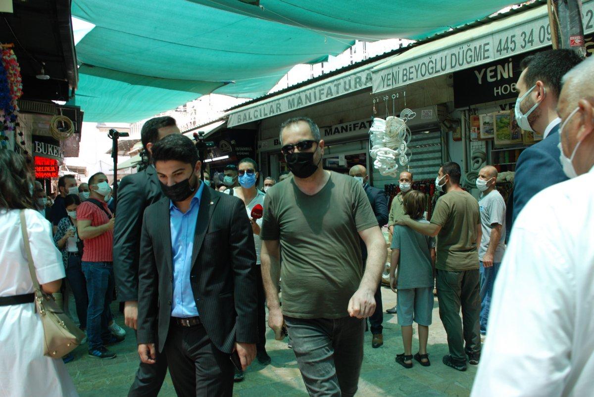 İzmir'de Ali Babacan’a 'davanı sattın' tepkisi