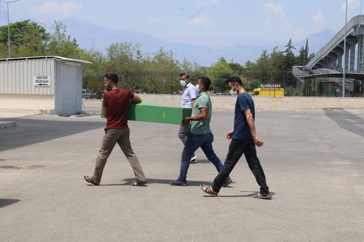 Antalya’da 2 yaşındaki çocuk, su dolu kovaya düşüp boğuldu