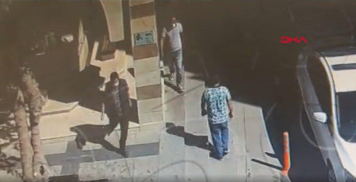 Mersin’de polis olduğunu söyleyip hırsızlık yaptı