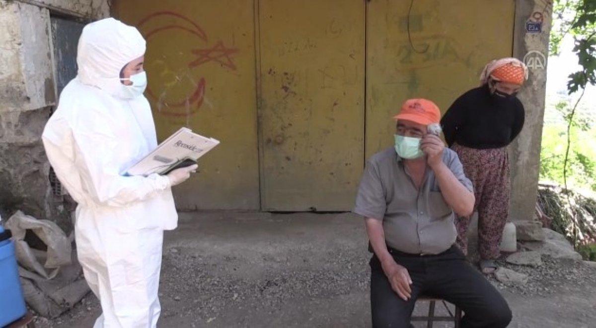 Aşı ikna timleri, 'Biz aşı olduk siz de olun' diyerek endişeleri gideriyor