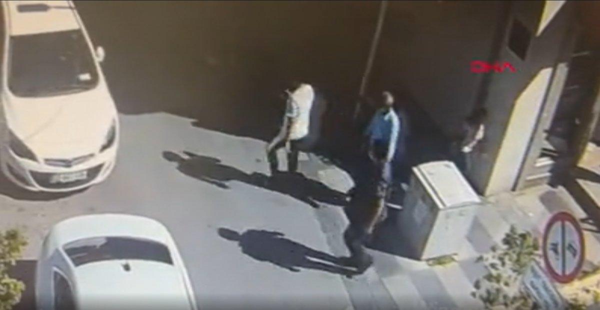 Mersin’de polis olduğunu söyleyip hırsızlık yaptı