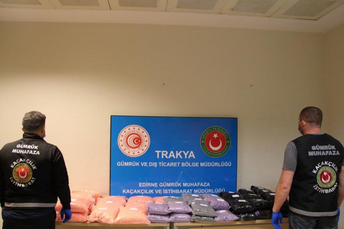 Kapıkule Sınır Kapısı'nda 526 bin uyuşturucu hap ele geçirildi