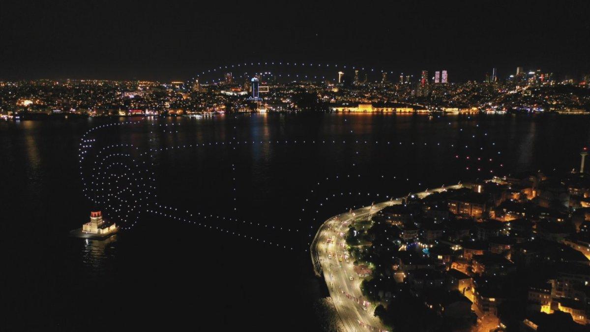 İstanbul Boğazı'nda 500 drone ile ışık gösterisi