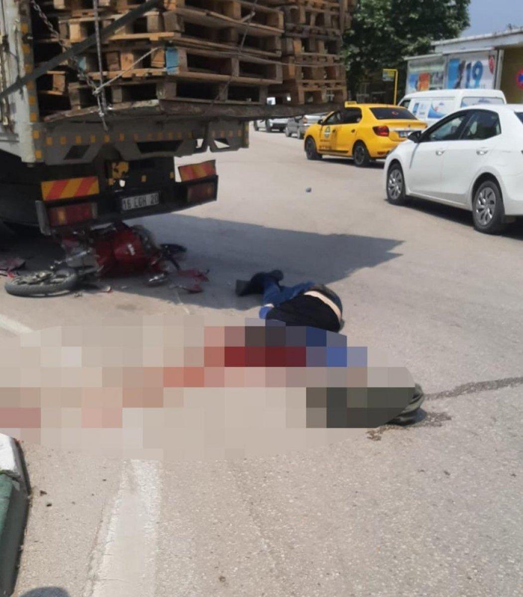 Bursa'da kamyonun altında kalan genç hayatını kaybetti