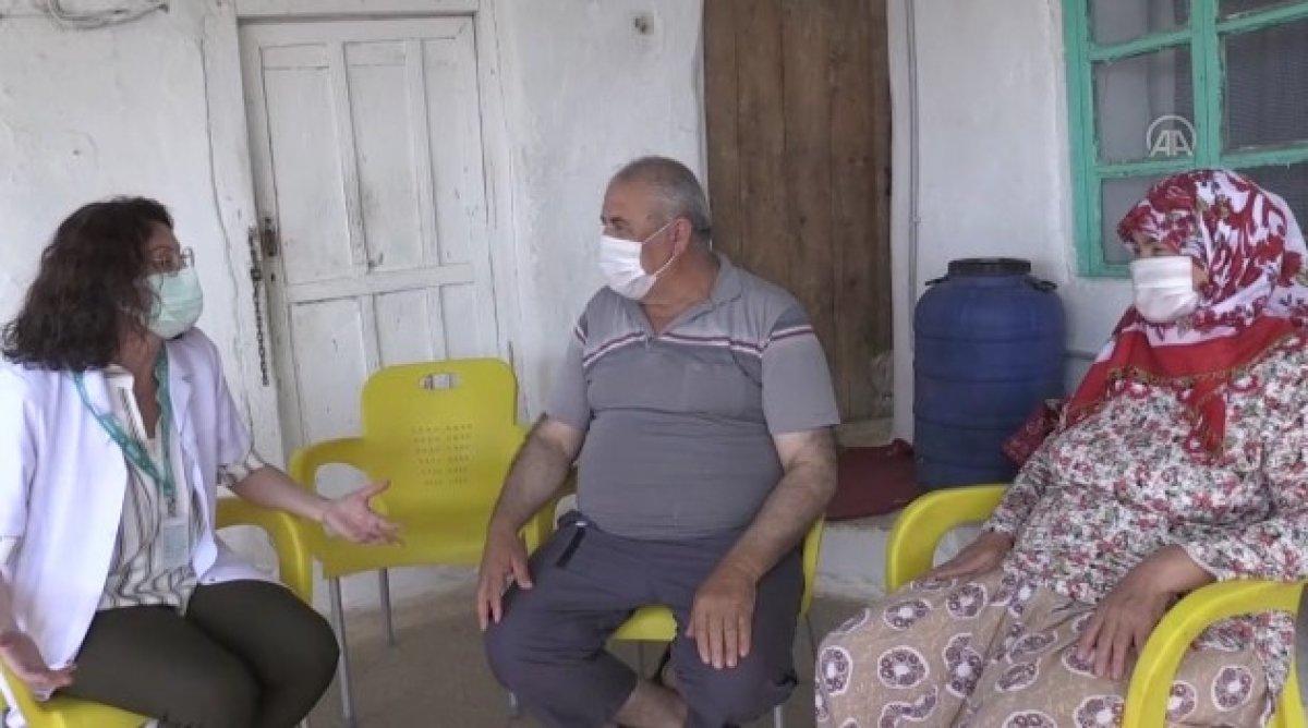 Aşı ikna timleri, 'Biz aşı olduk siz de olun' diyerek endişeleri gideriyor