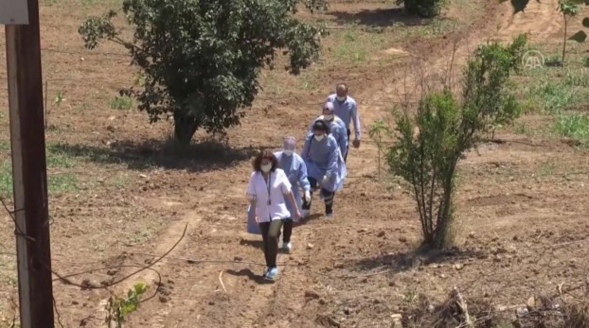 Aşı ikna timleri, 'Biz aşı olduk siz de olun' diyerek endişeleri gideriyor