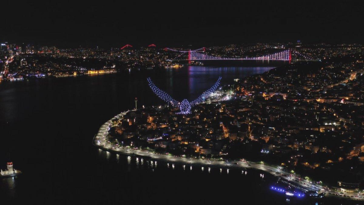 İstanbul Boğazı'nda 500 drone ile ışık gösterisi
