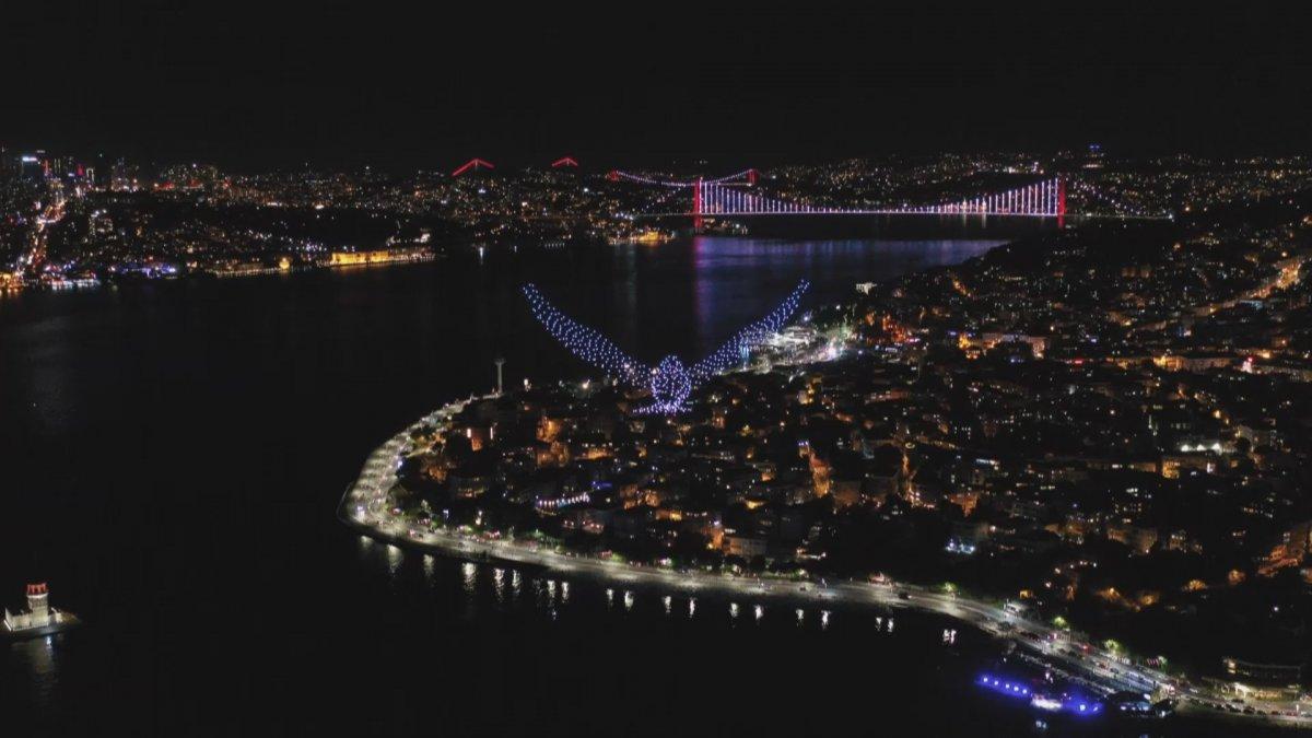 İstanbul Boğazı'nda 500 drone ile ışık gösterisi
