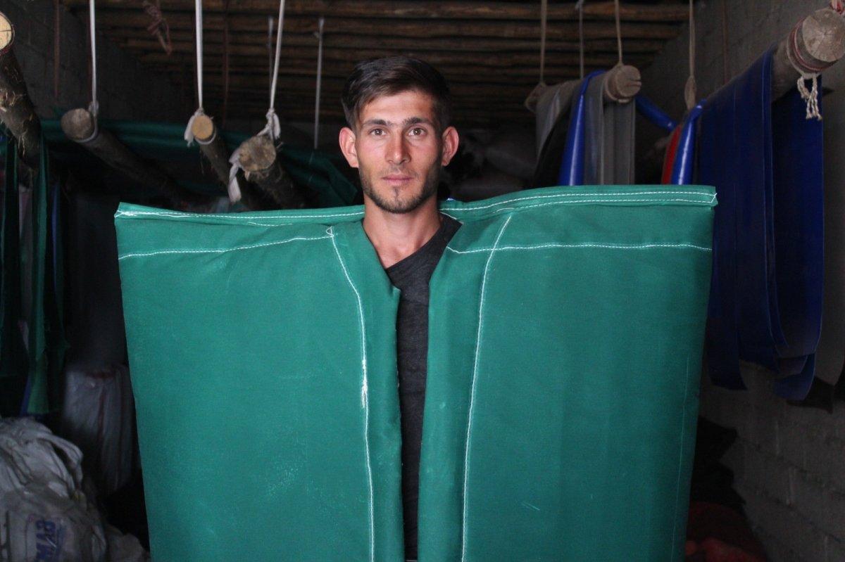 Iğdır'daki kepenek ustası, baba mesleğini yaşatmak istiyor