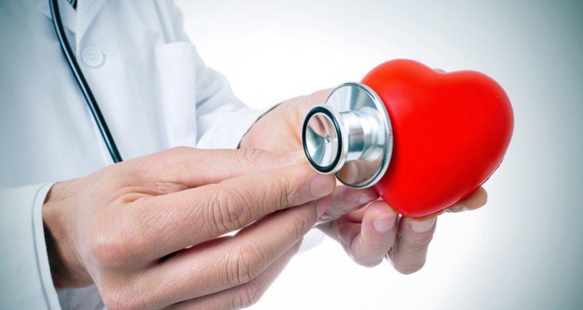 Dinlenirken kalp atış hızınızı düşürmek için 7 ipucu