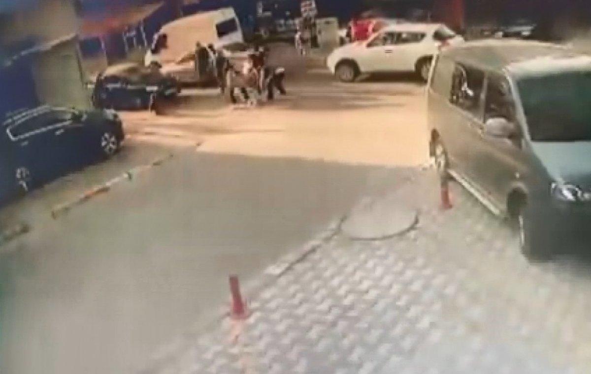 Sancaktepe'de 2 çocuğa otomobil çarptı