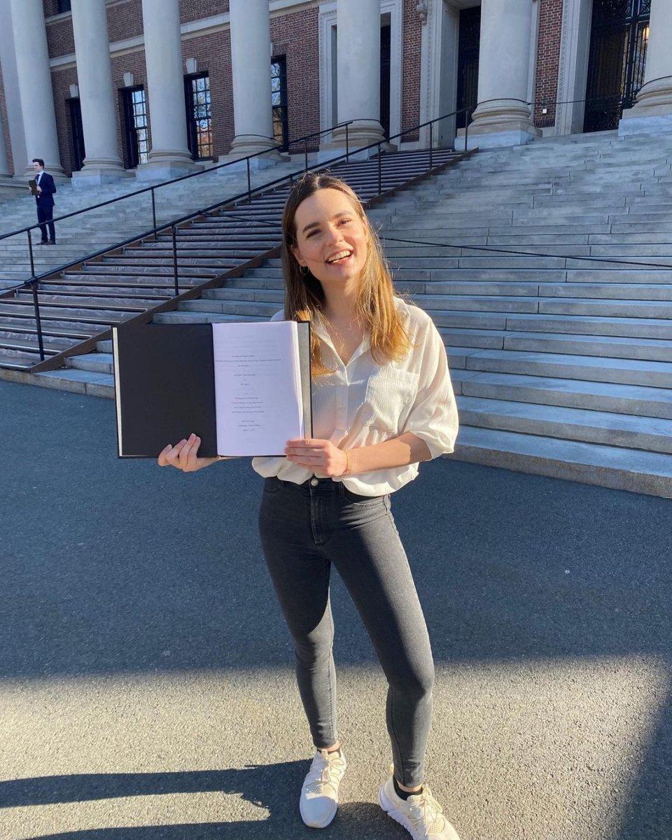 Ece Hakim, Harvard Üniversitesi'nden mezun oldu