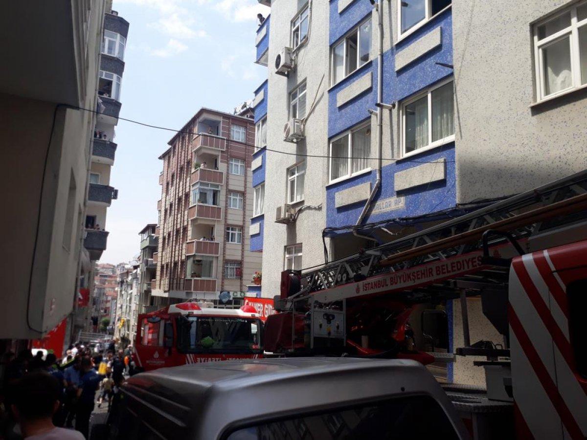 Bahçelievler'de 5 katlı binada yangın çıktı