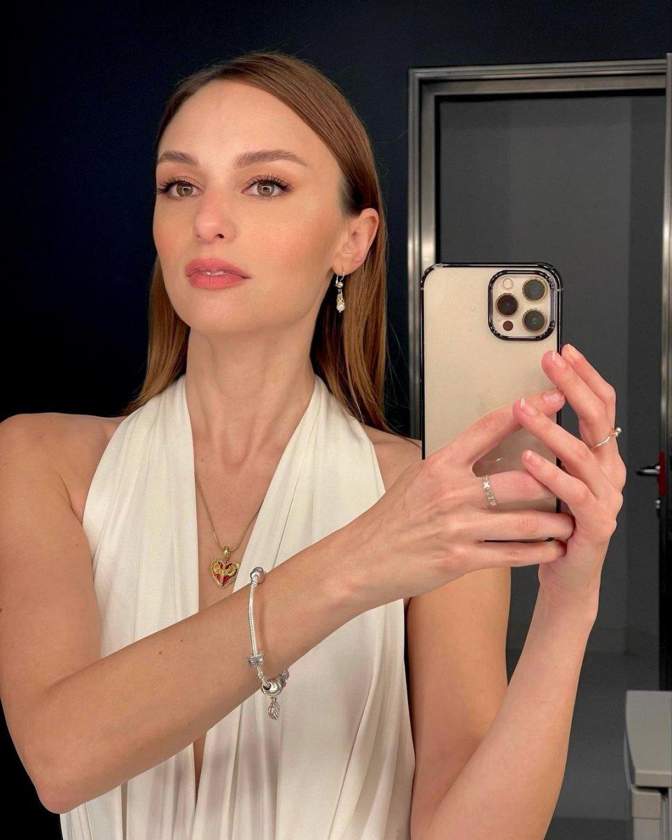 Nilperi Şahinkaya: 4 yılda bir ev değiştiriyorum