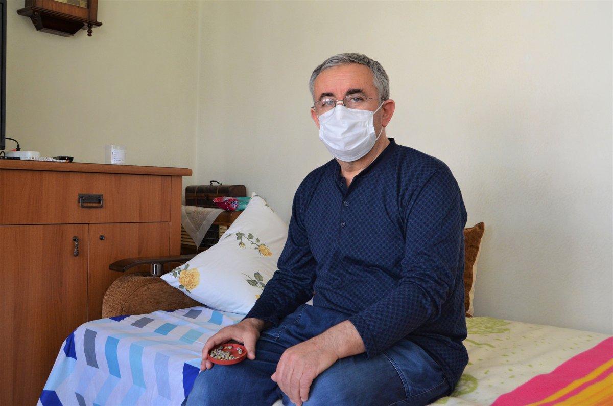 Aksaray’da mesanesinden 50 taş çıkarıldı