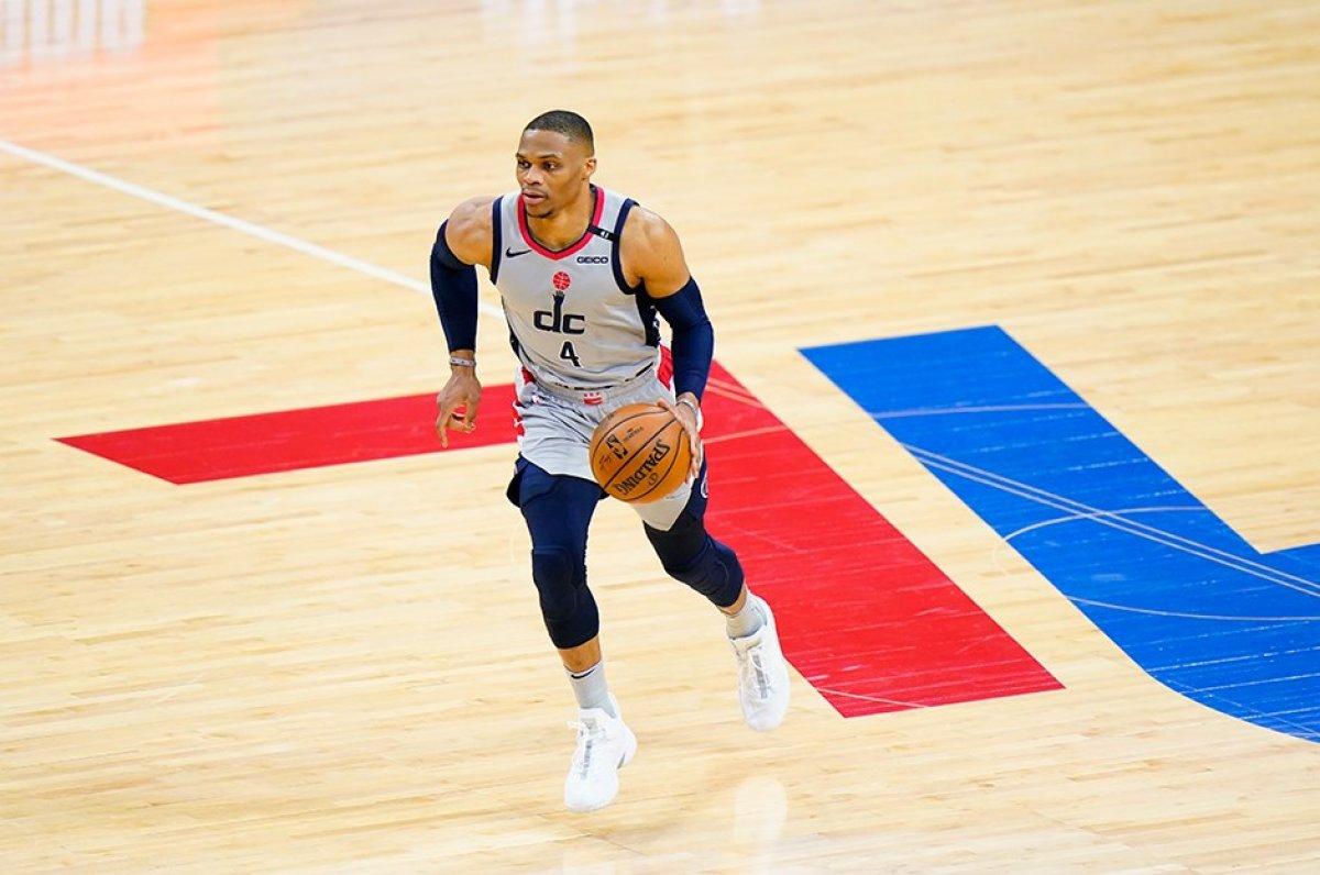 Sixers taraftarı, Russell Westbrook'a sataştı