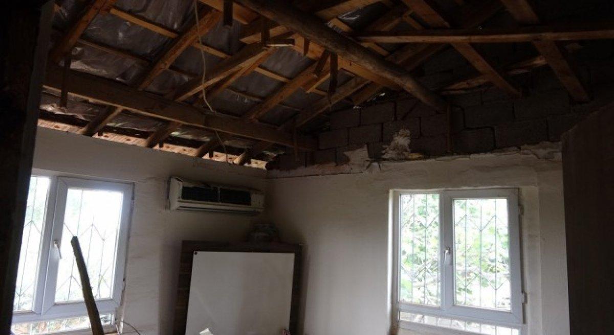 Antalya'da gecekondunun tavanı çöktü, 5 kişi ölümden döndü