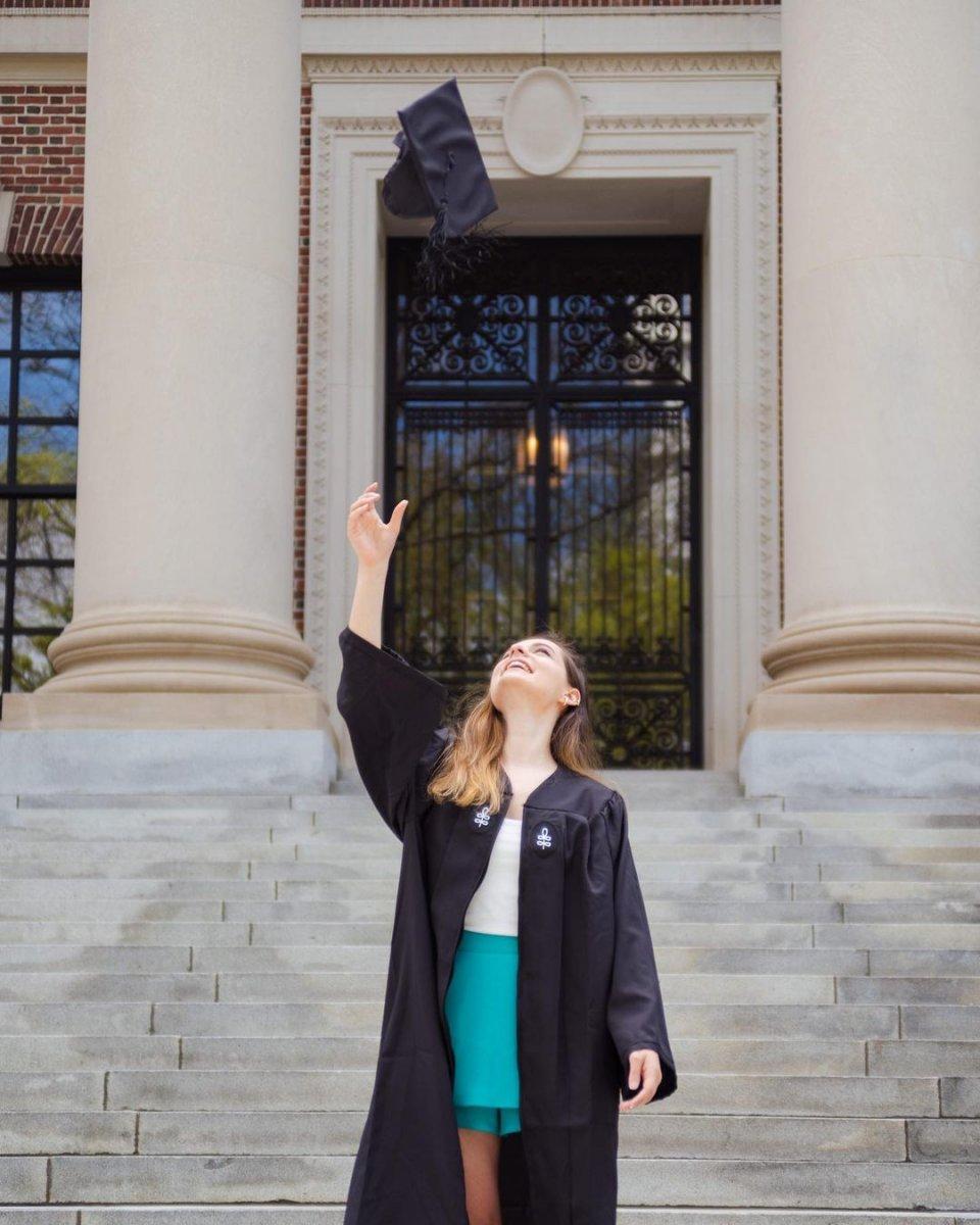 Ece Hakim, Harvard Üniversitesi'nden mezun oldu