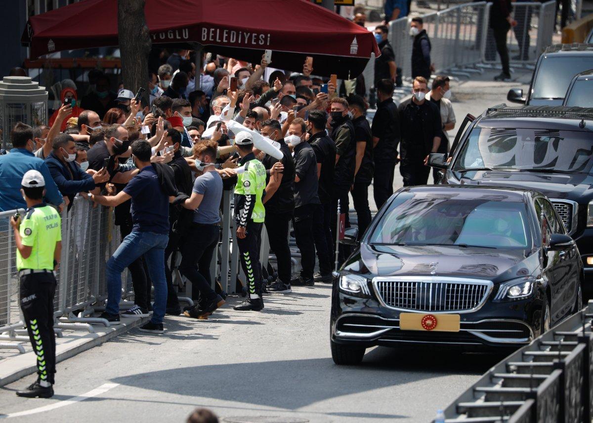 Taksim Camii ibadete açıldı