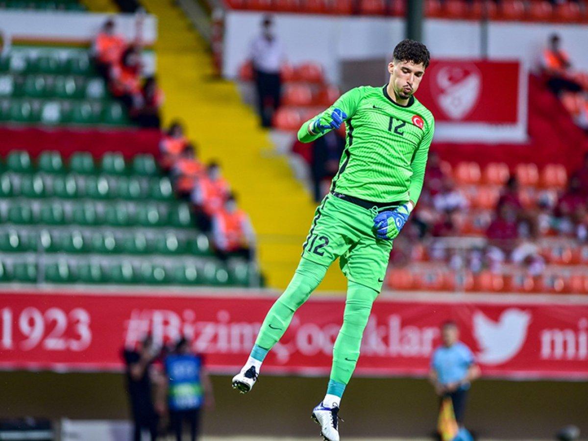 Altay Bayındır: 4 kaleciyiz kim oynarsa oynasın terini sileriz