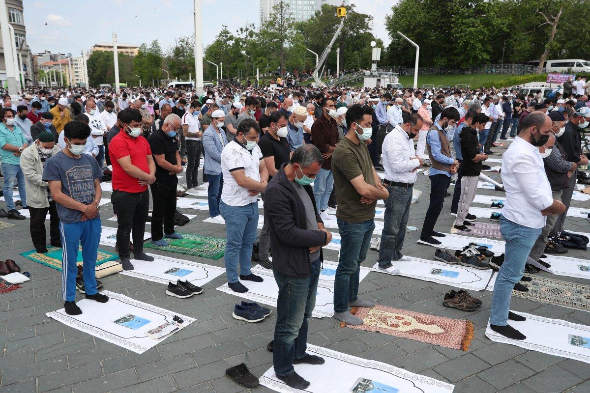 Taksim Camii ibadete açıldı