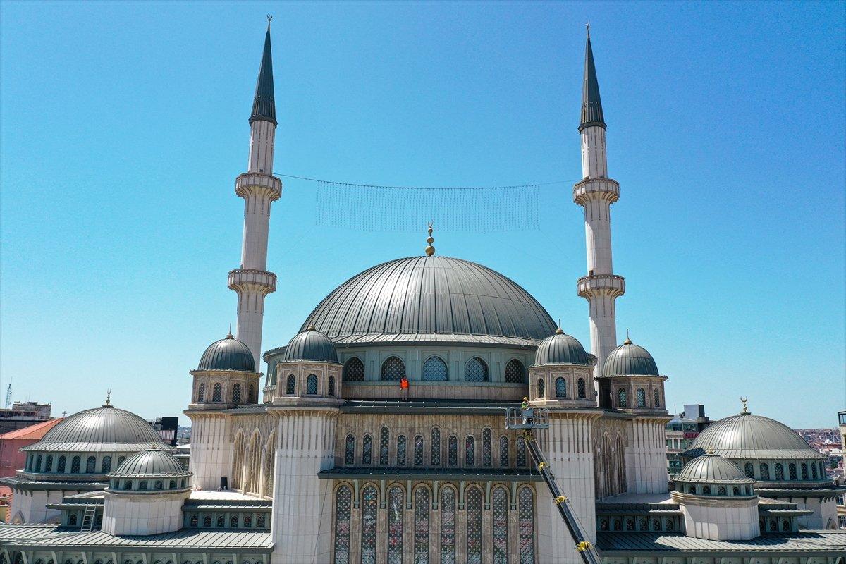 Taksim Camii'nde açılış günü